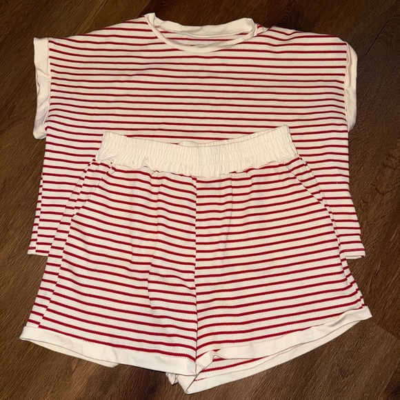 Striped set - Picture 1 of 1